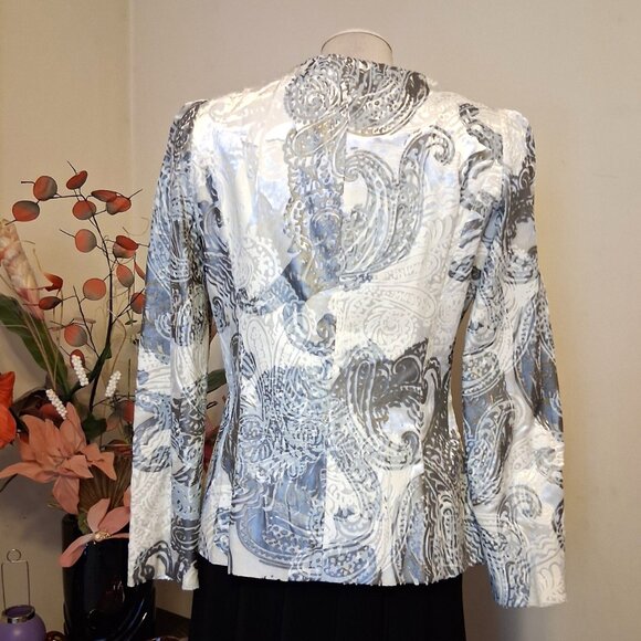 NWOT NESS Women’s Unique Design Well Tailored Light Gray White Printed Jacket 8 - Picture 4 of 10
